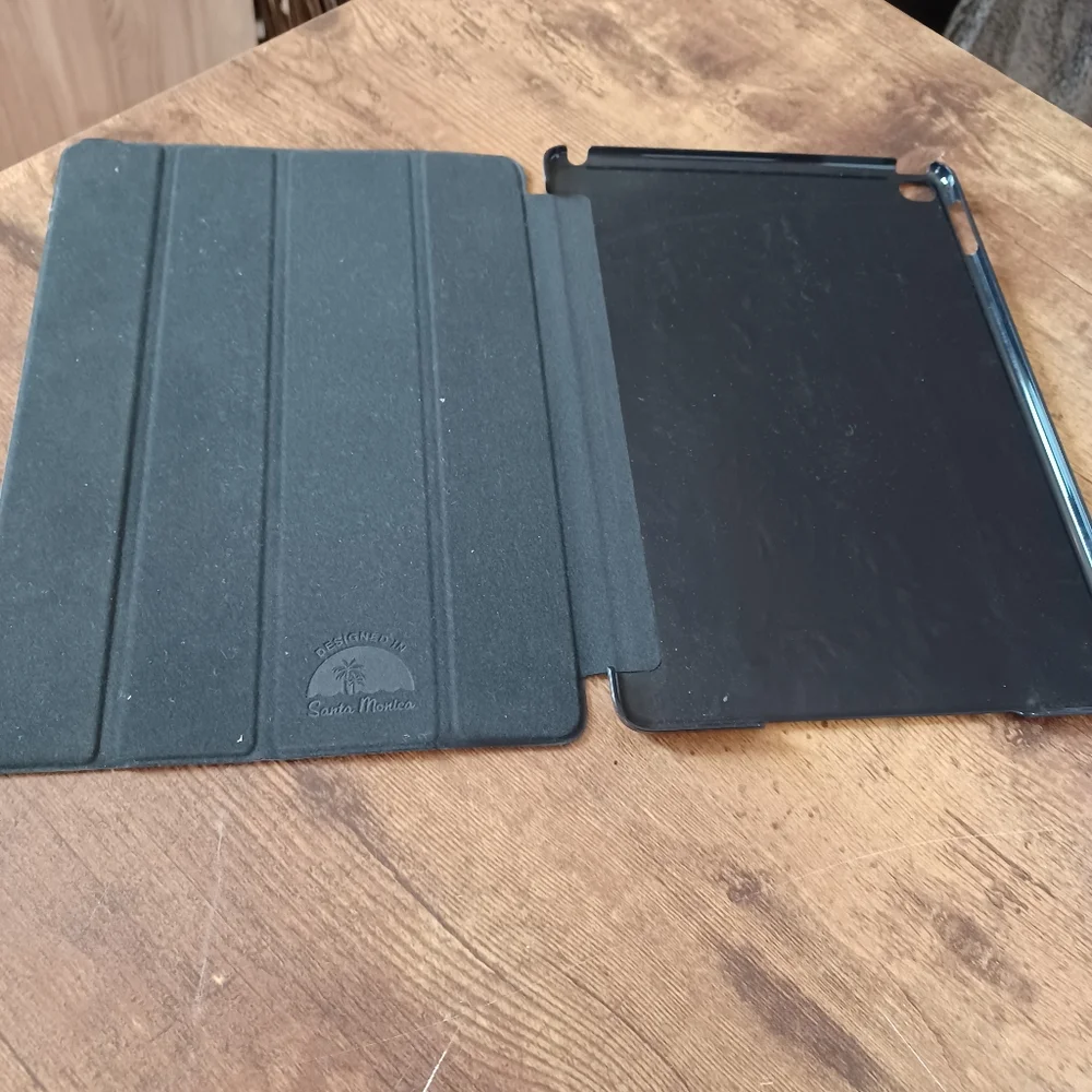 Ipad A generation black cover